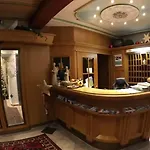 Jaeger 4* トゥクス