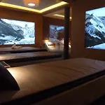 Jaeger Отель Тукс