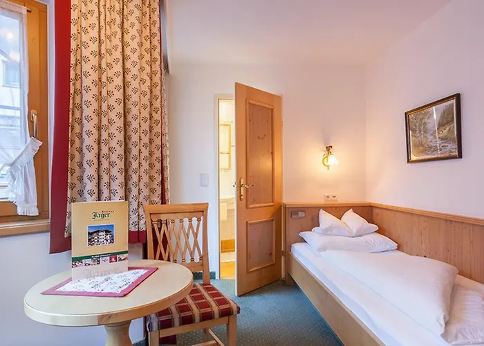 Jaeger Szálloda Tux